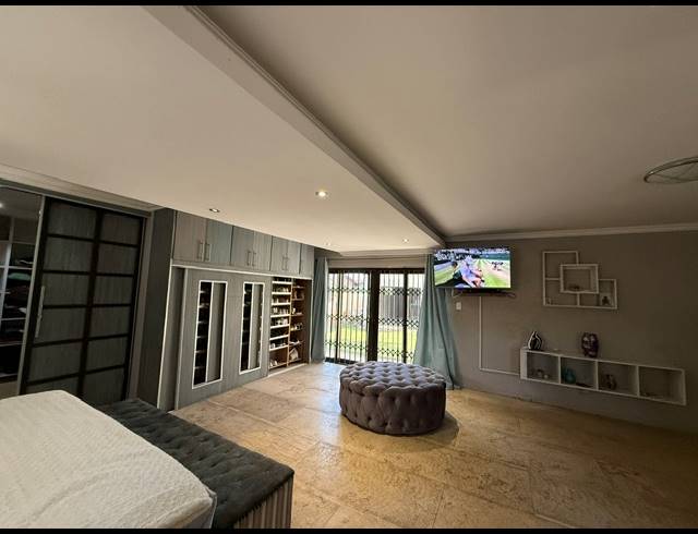 5 BEDROOM HOUSE FOR SALE IN CRYSTAL PARK